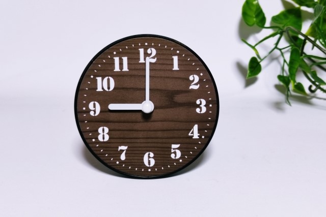 21時を指す時計